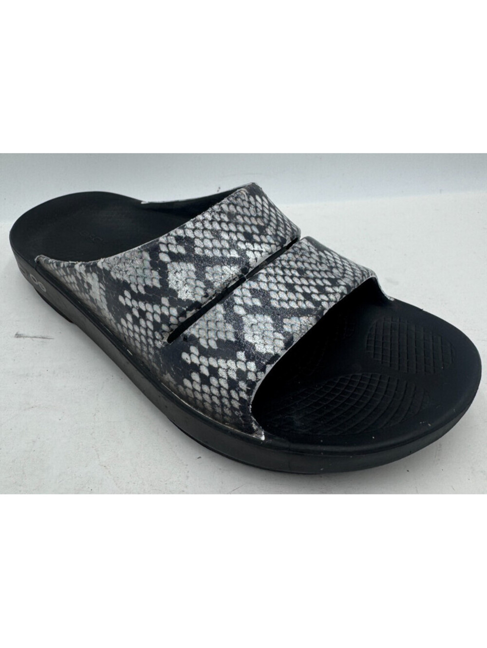 Oofos Ooahh Women's Sandals Size 11 Black Gray Animal Print Recovery Slides